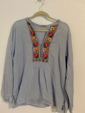 Johnny Was Light Blue Embroidered V-Neck Peasant Top XL.   WONDERFUL!